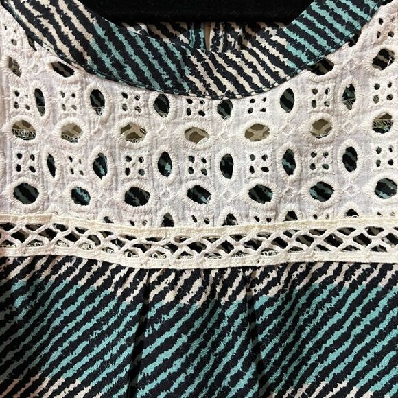 ANTHROPOLOGIE THML Sleeveless Embroidery Button Back Blouse Green Women’s Small - Picture 3 of 6